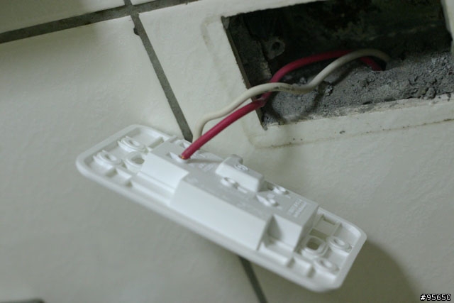 [開箱]用料紮實的省電安全插座