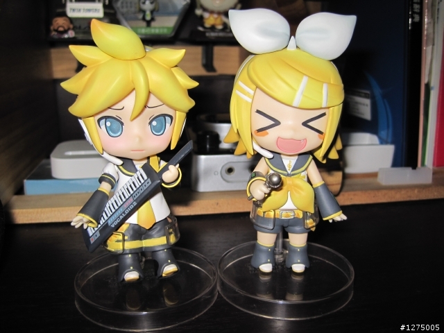 [開箱]vocaloid 初音家族大集合 ねんどろいどぷち ボーカロイド#01 !!!!!(等了一個月.....)