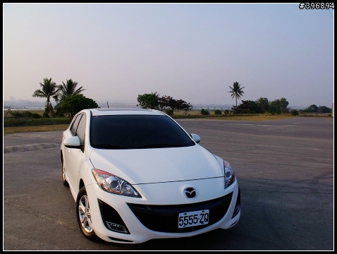 小小New MAZDA3 銀紫色 開箱 (12.30新增照片)