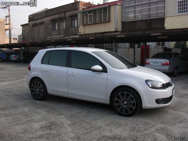 終於交車了!!GOLF VI 2.0 TDI~史上照的最醜的開箱文