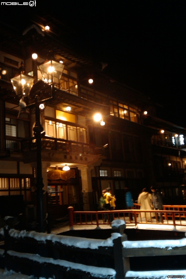 帶著小白去旅行...HTC拍雪景