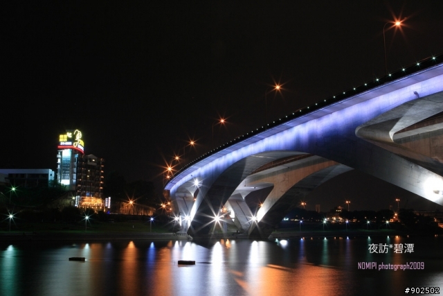 碧潭吊橋....起大樓