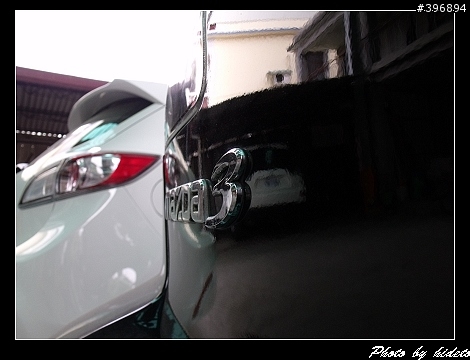 小小New MAZDA3 銀紫色 開箱 (12.30新增照片)