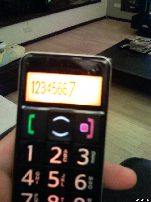 (開箱文) 孝敬媽媽專用的-老人專用手機