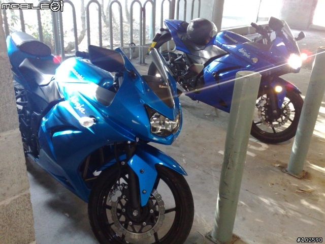 [分享] 08/09 Ninja 250r 原廠藍色的差異