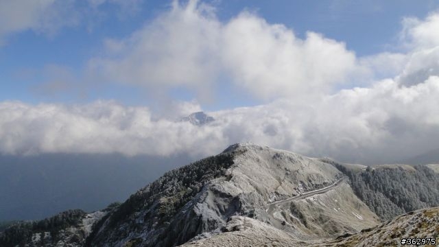 SONY HX1 合歡雪景，零下3度，電池拍到石門山北峰頂就沒電了，是否與氣溫有關呢？