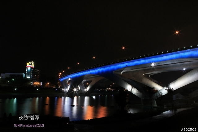 碧潭吊橋....起大樓