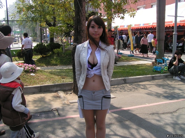請幫幫忙找尋~南台車展一位show girl~~謝謝