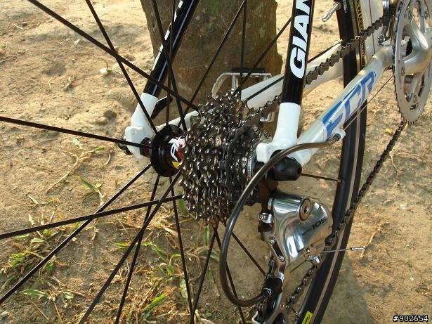 捷安特2010FCR1藍白......無怨無悔的選擇...