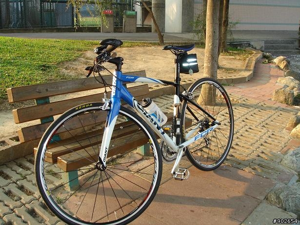 捷安特2010FCR1藍白......無怨無悔的選擇...