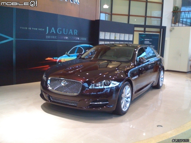 JAGUAR New XJ到位，手機像素不高，傷眼請見諒！