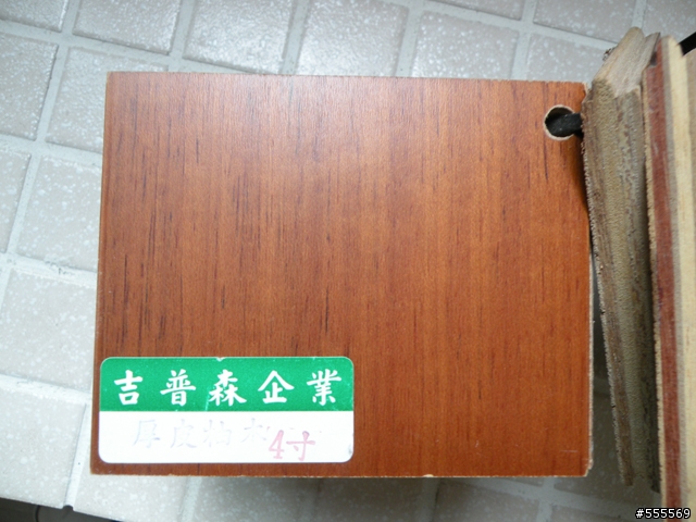 請問客廳的顏色配置?