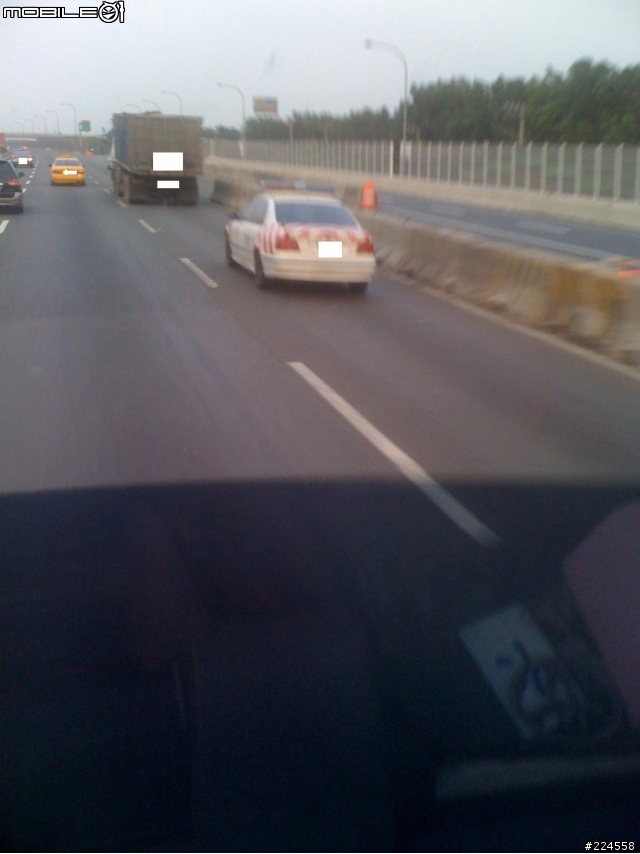 不是說沒保持安全距離要被開單??那知法犯法要怎麼辦??