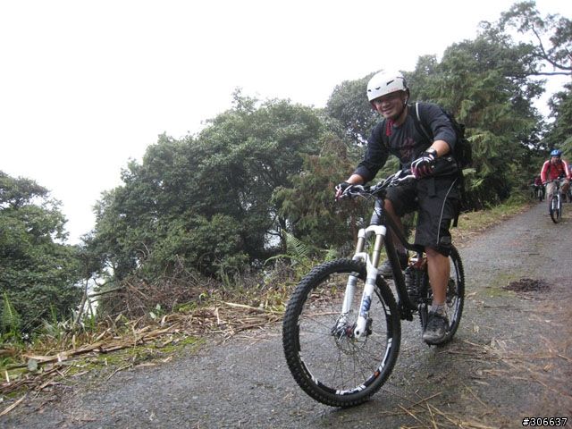 騎車、爬山兩相宜之郡大林道 (新增下坡影片)