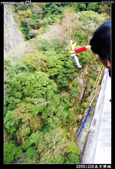首頁有圖~12/26跳跳盃照片繳交處~~~出來面對^^