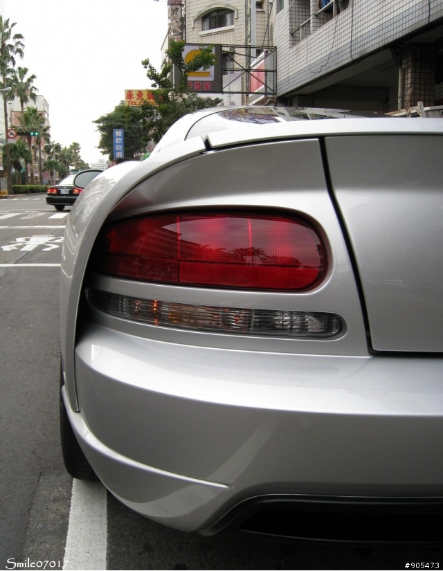 終於遇到他了!!  美國毒蛇 VIPER SRT10!!