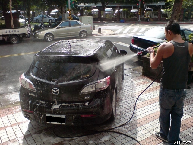 小黑到啦~New Mazda3 2.0 汽車美容&BILSTEIN開箱分享
