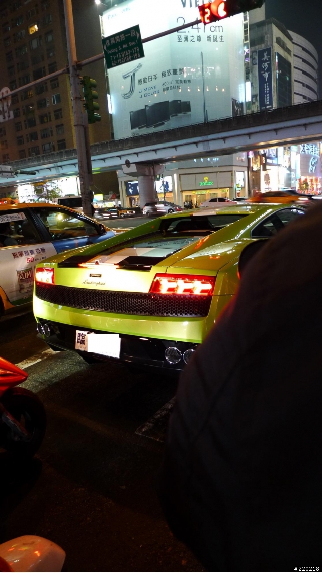 巧遇 LAMBORGHINI Gallardo LP550-2 Valentino Balboni