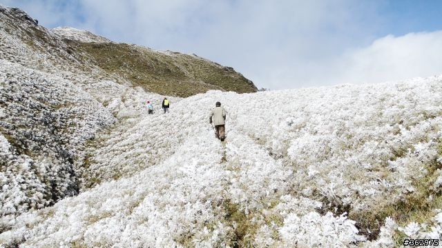 SONY HX1 合歡雪景，零下3度，電池拍到石門山北峰頂就沒電了，是否與氣溫有關呢？