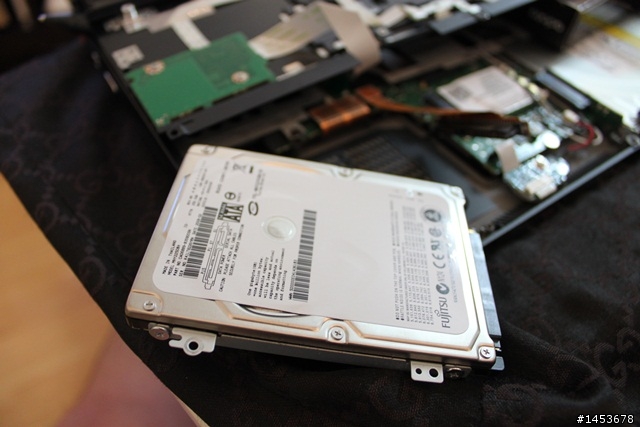 我的 SZ 重生了~ 龜速 Fujitsu 5400rpm 250GB HDD 換上 A-Data SSD S592 32GB ( 感謝 Kao01 教學文 )
