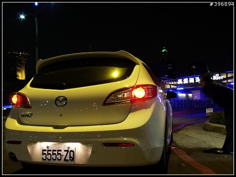 小小New MAZDA3 銀紫色 開箱 (12.30新增照片)