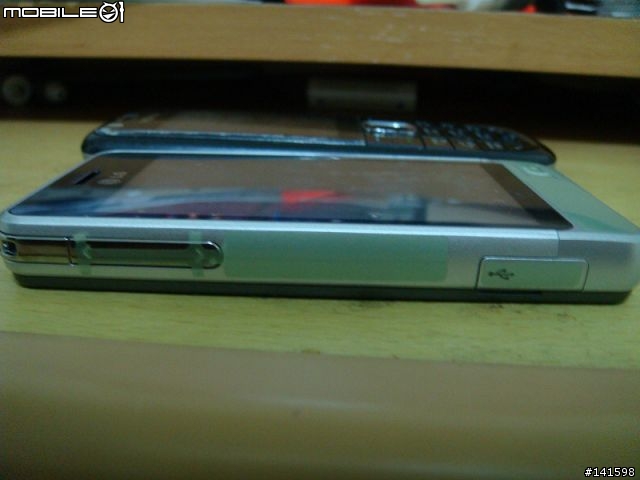 LG GD510最迷你的 3 吋觸控螢幕手機