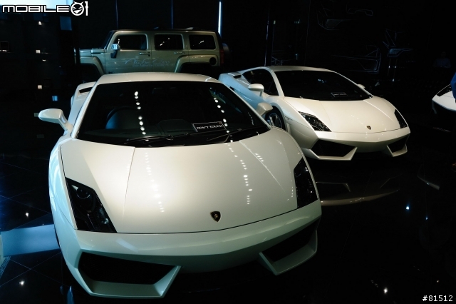 曼谷SIAM PARAGON百貨公司裡的車