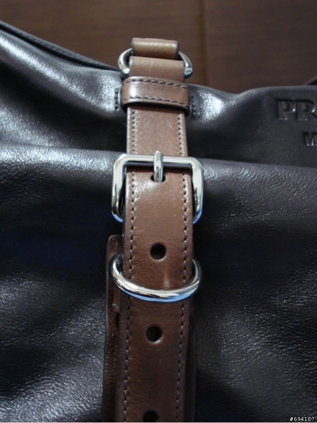 [開箱分享] 一直沒時間分享的 2008年 PRADA 包包...型號在22樓