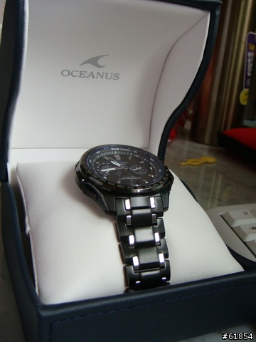 [開箱摟]CASIO OCW-T750TDB-1A同場加映女王的MONO-ROYAL陶瓷錶