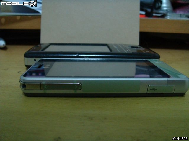LG GD510最迷你的 3 吋觸控螢幕手機