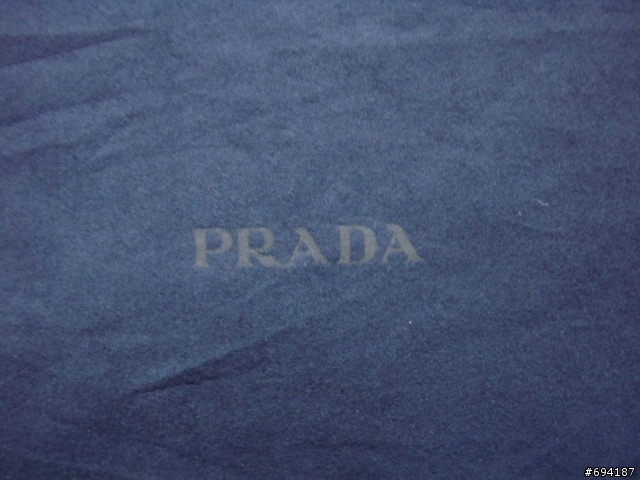 [開箱分享] 一直沒時間分享的 2008年 PRADA 包包...型號在22樓