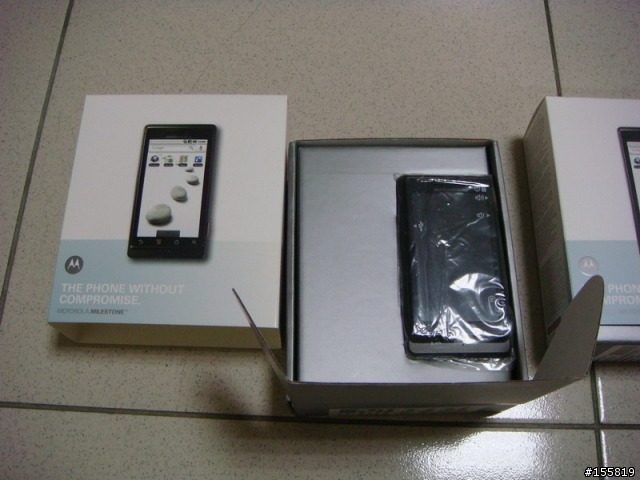 分享今天剛從香港買回的motorola milestone ANDROID 2.0