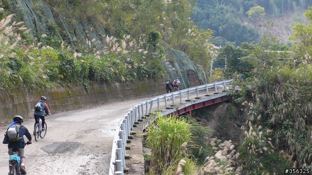 [遊記] 楓紅了 part 4....往北台灣中間走--武道能敢+石磊部落單車賞楓