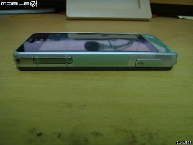 LG GD510最迷你的 3 吋觸控螢幕手機