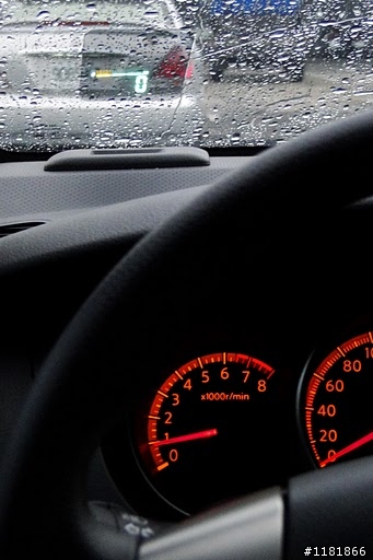 LIVINA 2010式 1.6H鐵灰 "小"開箱