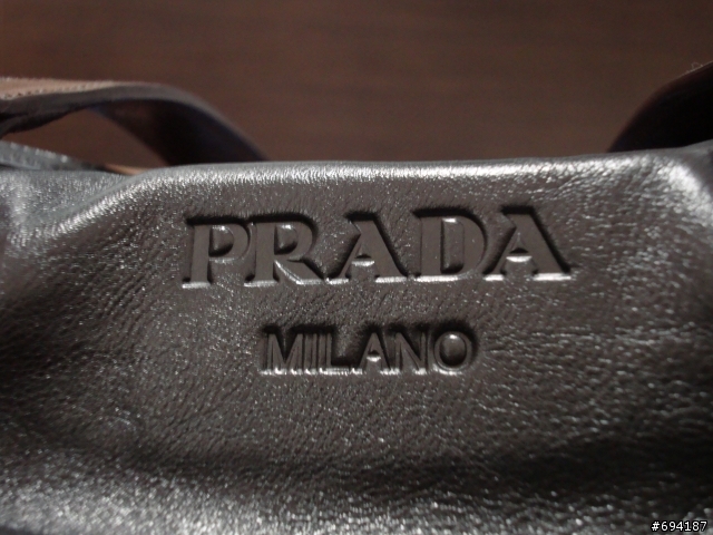 [開箱分享] 一直沒時間分享的 2008年 PRADA 包包...型號在22樓