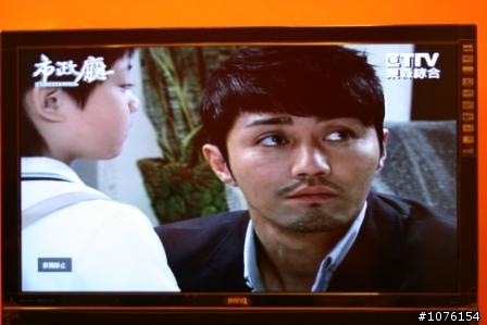 [非專業開箱文] BenQ PQ5242 - 難道這就是傳說中的AMVA3面板嗎？