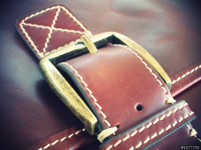 [分享]FOSSIL 可不只做手錶而已~還有C/P值很高的耐用牛皮包