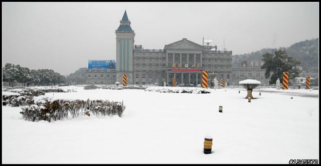 今天拍的雪景~請朋友們欣賞下，多提意見!