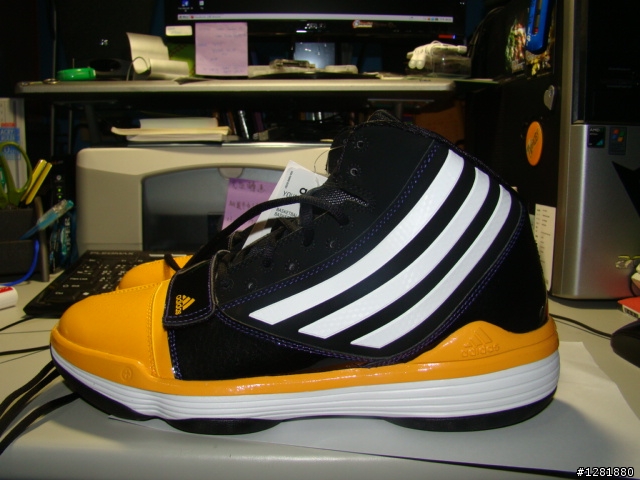 [開箱] adidas 2010 YOUNG GUNS-湖人隊配色