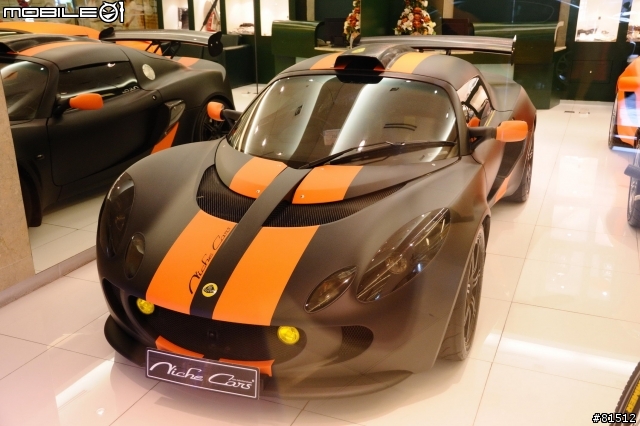 曼谷SIAM PARAGON百貨公司裡的車