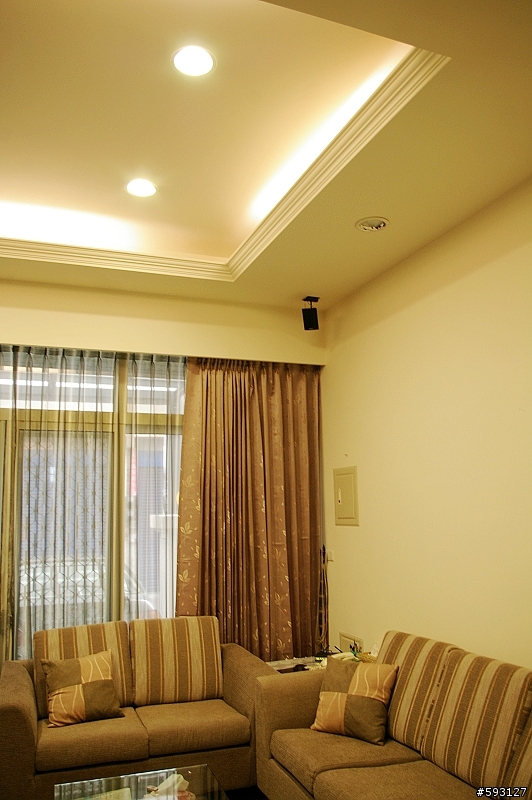 新家客廳不專業開箱照    (有照片了)