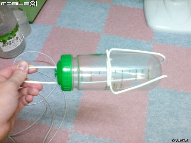 DIY 用衣架作成的水壺架
