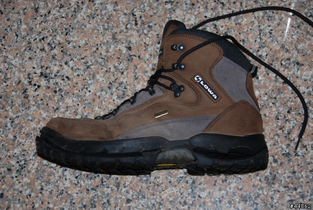 LOWA的鞋子哪裡可以換或修鞋底??