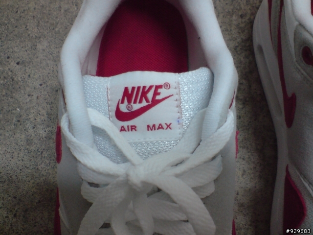 請大家幫我看看這雙  nike air max1   qs  白紅  原版配色