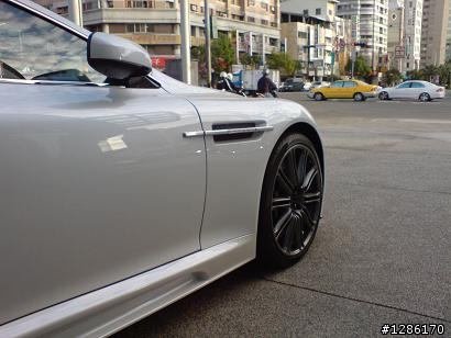 台中遇白色猛獸! aston martin DBS!