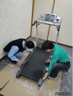 〔開箱〕公司同仁休閒用跑步機，西班牙的蠻屌的!