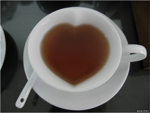 [分享] 昨天收到的和心屋愛心茶具組 光拿著就好感動