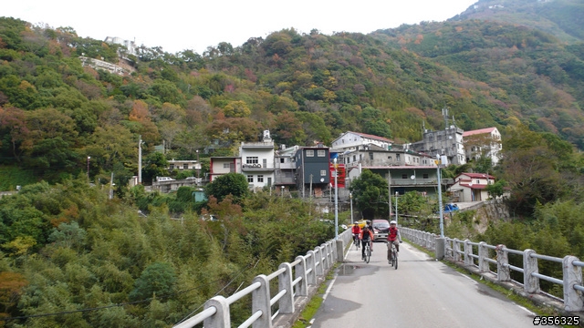 [遊記] 楓紅了 part 4....往北台灣中間走--武道能敢+石磊部落單車賞楓
