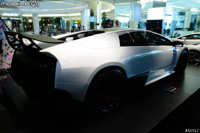 曼谷SIAM PARAGON百貨公司裡的車